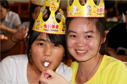 2013年济南职业学院学生实习生活记录—欢度生日篇(图4) 2013年济南职业学院学生实习生活记录—欢度生日篇(图4)